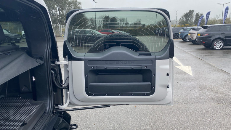 Land Rover Defender 3.0 D250 X-Dynamic SE 90 3dr Auto Diesel Estate